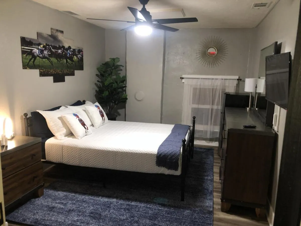 Suite Near Downtown Louisville, Ky - Suite XI